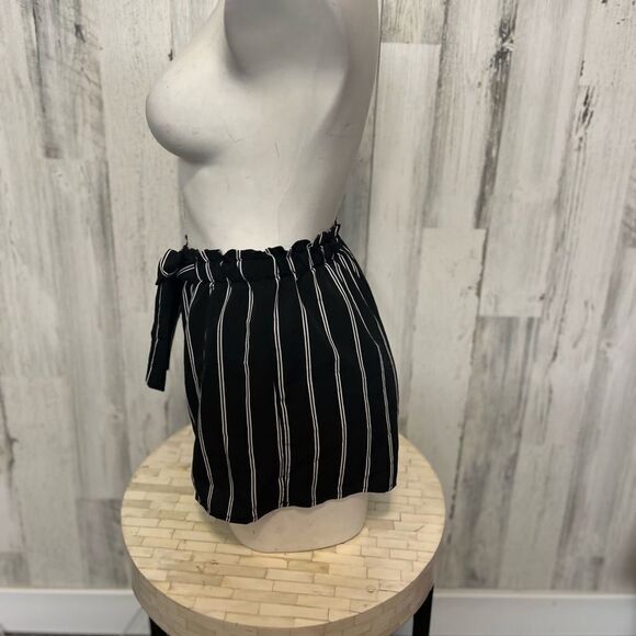 Stripped shorts - Picture 2 of 7